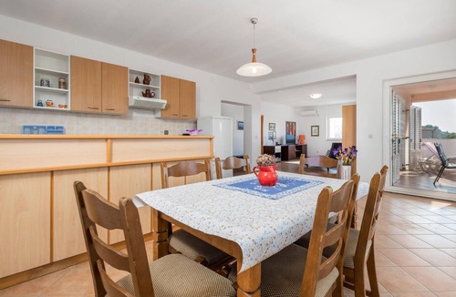 Barbat na Rabu Apartment | Awesome apartment in Barbat-Rab