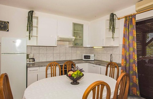 Kampor Apartment | Awesome apartment in Kampor with sauna