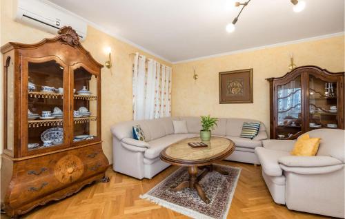 Viskovo House | Awesome Apartment In Kastav With Swimming Pool