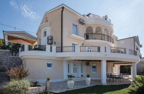Komarna Apartment | Awesome apartment in Komarna with WiFi