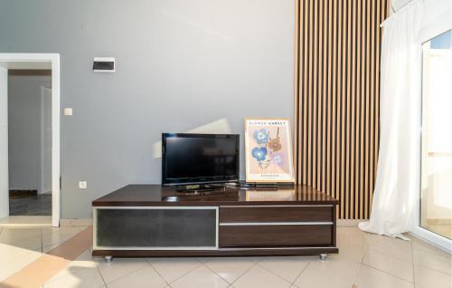 Obrovac Apartment | Awesome Apartment In Krusevo With Swimming Pool