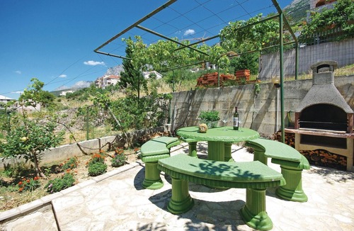 Makarska Apartment | Awesome apartment in Makarska with WiFi