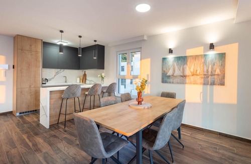 Moca Apartment | Awesome apartment in Makarska with heated swimming pool