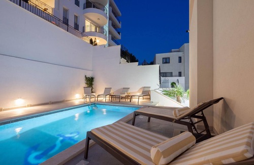 Moca Apartment | Awesome apartment in Makarska with heated swimming pool