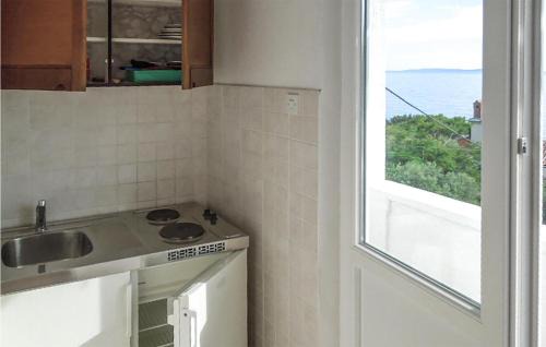 Martinscica Apartment | Awesome Apartment In Martinscica With Kitchen