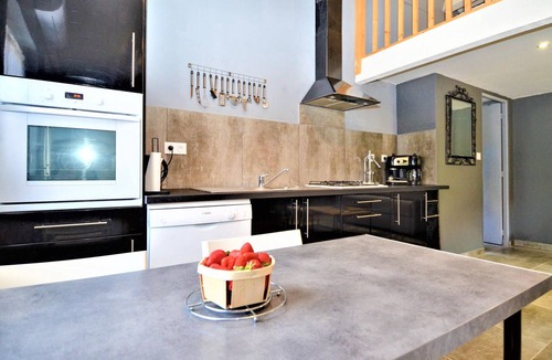 Mornas Apartment | Awesome apartment in Mornas with WiFi