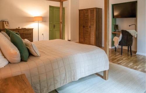 Otocac Apartment | Awesome Apartment In Otocac With Sauna