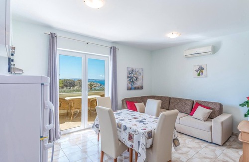 Povljana Apartment | Awesome apartment in Povljana