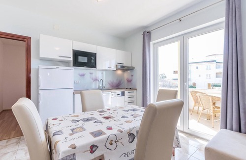 Povljana Apartment | Awesome apartment in Povljana