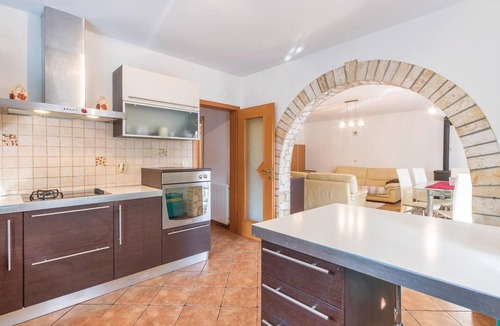 Valdebek Apartment | Awesome apartment in Pula with swimming pool