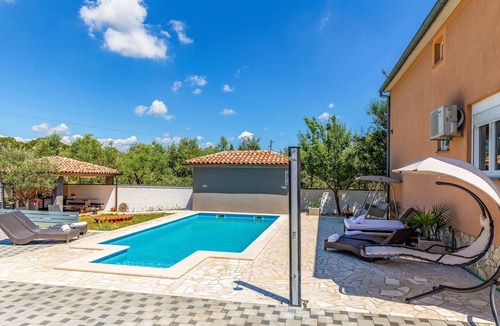 Valdebek Apartment | Awesome apartment in Pula with swimming pool