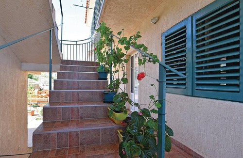 Raslina Apartment | Awesome apartment in Raslina with WiFi