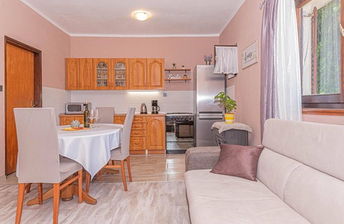 Raslina Apartment | Awesome apartment in Raslina