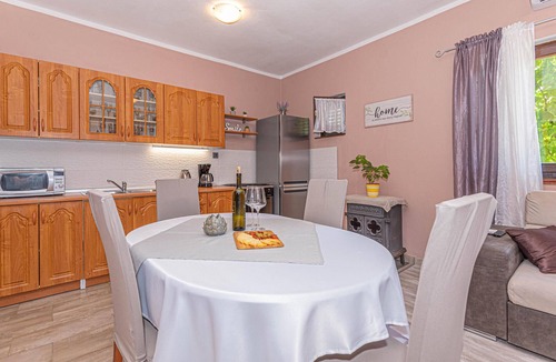 Raslina Apartment | Awesome apartment in Raslina