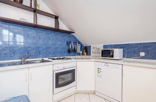 Supetarska Draga Apartment | Awesome apartment in Rab with kitchen