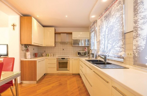 Sarsoni Apartment | Awesome apartment in Rijeka with house sea view