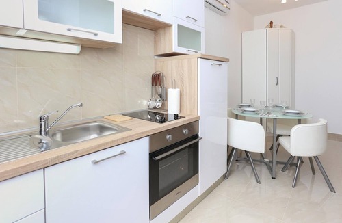 Kastela Apartment | Awesome apartment in Solin with house sea view