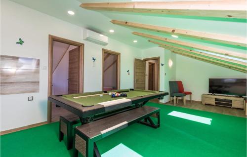 Viskovo Apartment | Awesome Apartment In Viskovo With Wifi