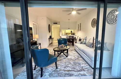 Central Naples Apartment | Awesome Apartment near the Beach