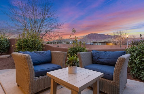 Santa Clara House | Awesome Arcade House: Private Hot Tub, Game Room, Theater!