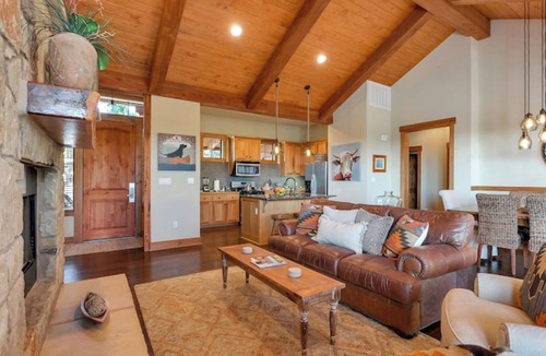 Leander Cabin | Awesome Cottage in The Hollows - Views/4 Pools