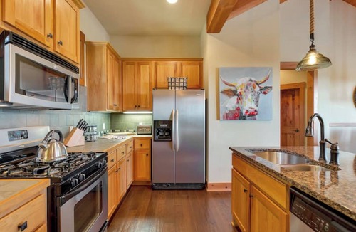 Leander Cabin | Awesome Cottage in The Hollows - Views/4 Pools