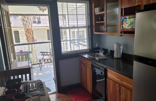 Dixon Park Apartment | Awesome Downtown Condo with Pool!