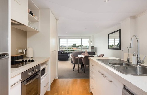 Mount Maunganui Apartment | Awesome Downtown Location - Park & Walk