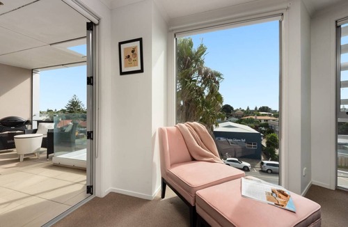 Mount Maunganui Apartment | Awesome Downtown Location - Park & Walk