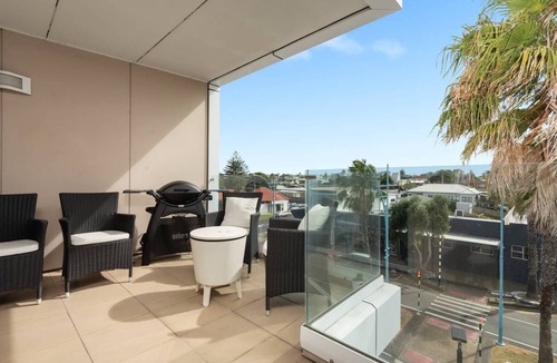 Mount Maunganui Apartment | Awesome Downtown Location - Park & Walk