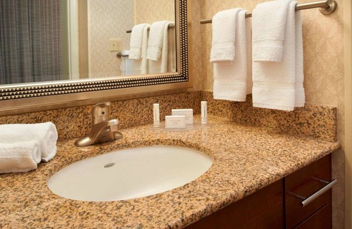 Warren Hotel | Awesome Find! Unit with Full Kitchen, Pets Allowed, Free Breakfast!
