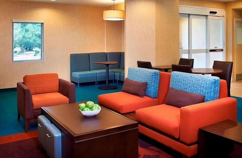 Warren Hotel | Awesome Find! Unit with Full Kitchen, Pets Allowed, Free Breakfast!