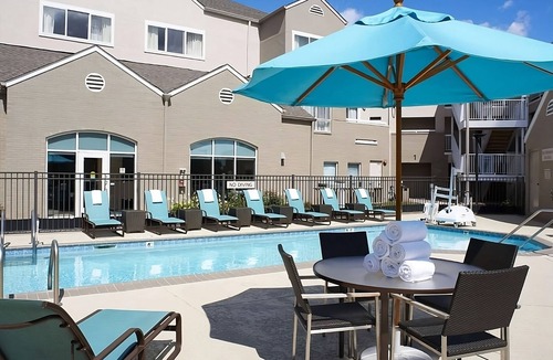 Warren Hotel | Awesome Find! Unit with Full Kitchen, Pets Allowed, Free Breakfast!