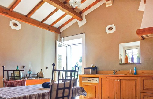 Saint-Martin-de-Crau House | Awesome home in Saint Martin De Crau