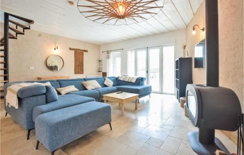 Saint-Vaast-la-Hougue House | Awesome Home In Saint-Vaast-La-Hougue