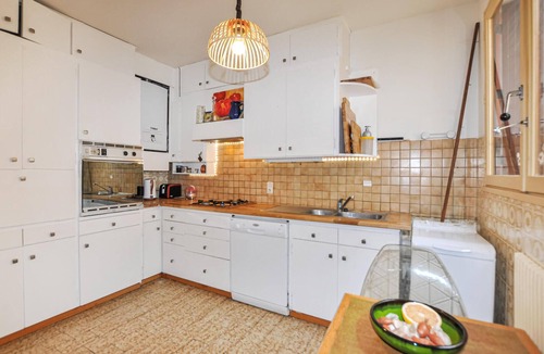 Sainte-Marie-la-Mer House | Awesome home in Sainte-Marie-la-Mer with WiFi