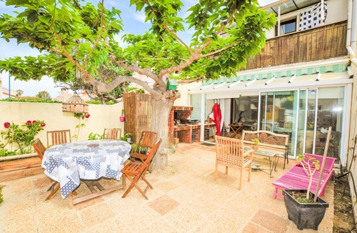 Sainte-Marie-la-Mer House | Awesome home in Sainte-Marie-la-Mer with WiFi