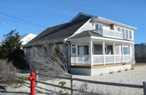 Beach Haven Gardens House | Awesome home in Beach Haven Gardens with 4 Bedrooms, Internet and WiFi