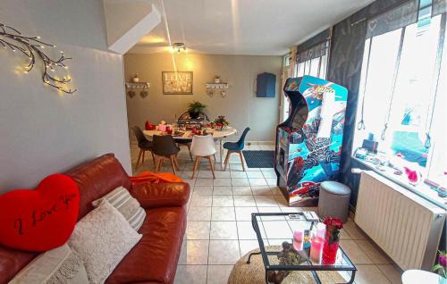 Grand-Fort-Philippe House | Awesome Home In Grand-Fort-Philippe With Wifi