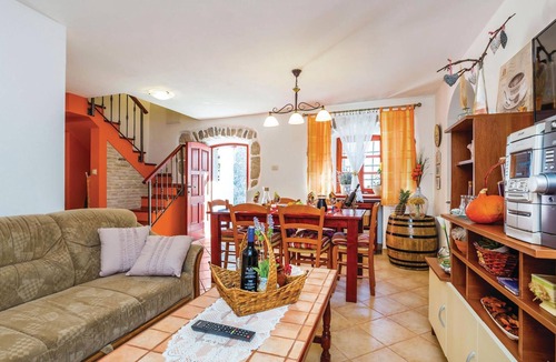 Moscenicka Draga House | Awesome home in Moscenicka draga