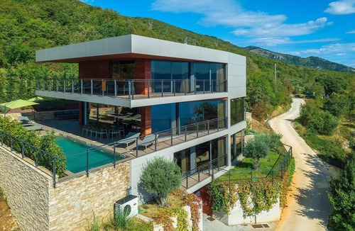 Mosenice House | Awesome home in Moscenicka Draga