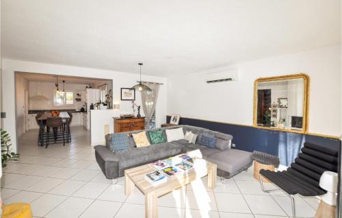 Baixas House | Awesome Home In Baixas