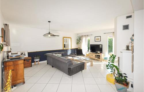 Baixas House | Awesome Home In Baixas