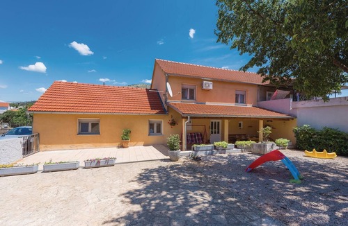 Bilice House | Awesome home in Bilice