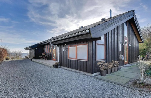 Bjert House | Awesome home in Bjert