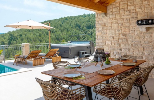 Prigradica House | Awesome home in Blato