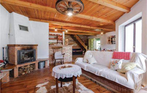 Breze House | Awesome Home In Breze With Wifi