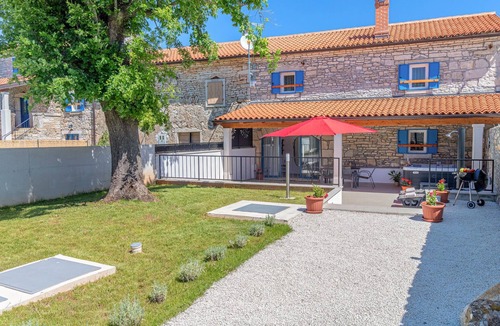 Jursici House | Awesome home in Brscici with WiFi
