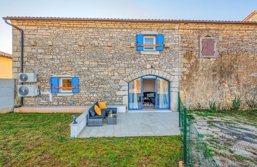 Jursici House | Awesome home in Brscici with WiFi