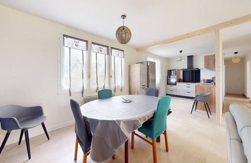 Chey House | Awesome home in Chey with kitchen